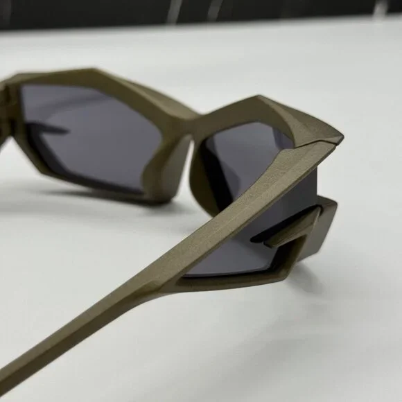 NEW GV40049I 97A GIVENCHY SUNGLASSES  MATTE DARK GREEN UNISEX EYEWEAR GIVENCHY Givenchy | Accessories | New Unisex Givenchy Sunglasses  main image 4